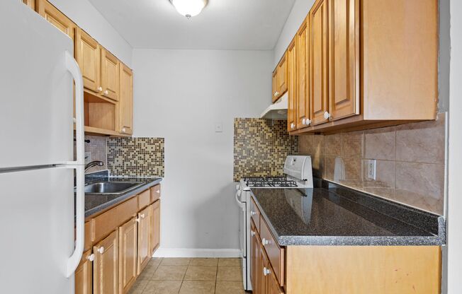 1 bed, 1 bath, 700 sqft, $1,000, Unit I5 (1BR)
