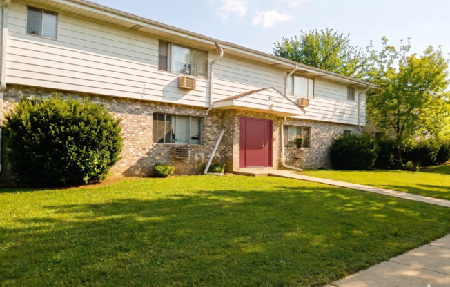 Oak Apartments in Kenosha