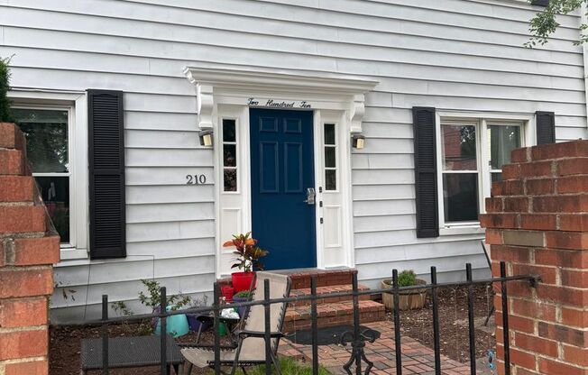 Del Ray (210 E Windsor Ave)