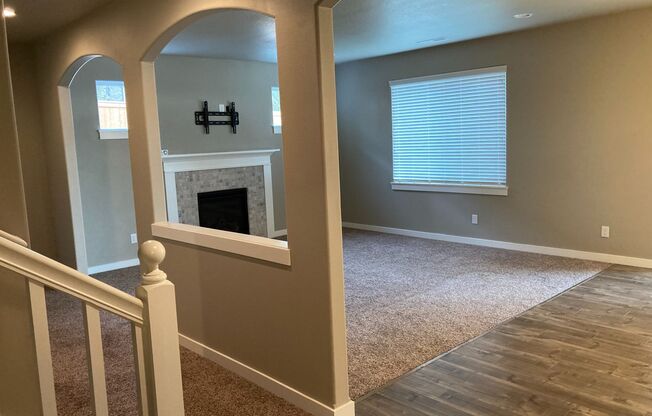 Newer Home In North Albany! Nealy 2500 sq ft, 4 Bedrooms with 2 1/2 Baths