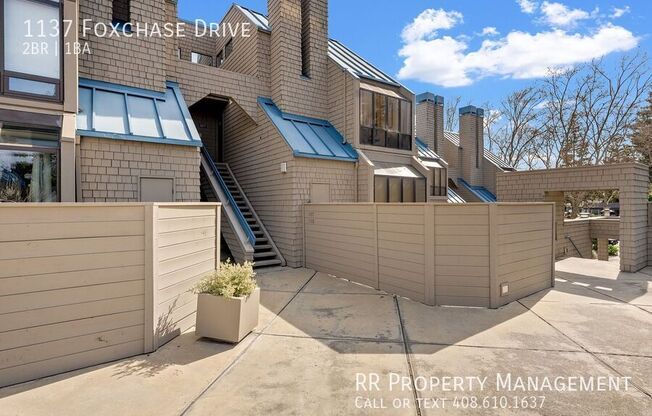 1137 FOXCHASE DR