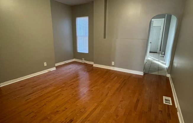 3 Bedroom 1.5 Bath Spacious Bedrooms on Ashburton Street