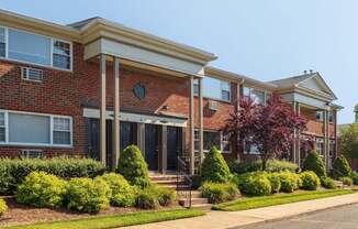 Welcome to Saddle Brook Apartments