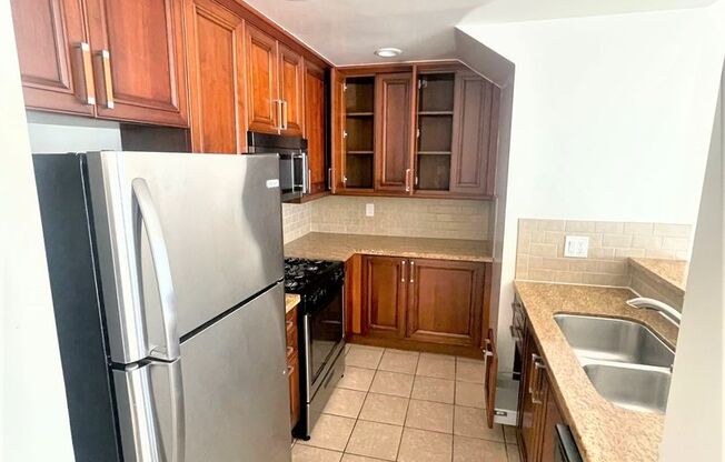 2 beds, 2 baths, 1,000 sqft, $3,295, Unit 102