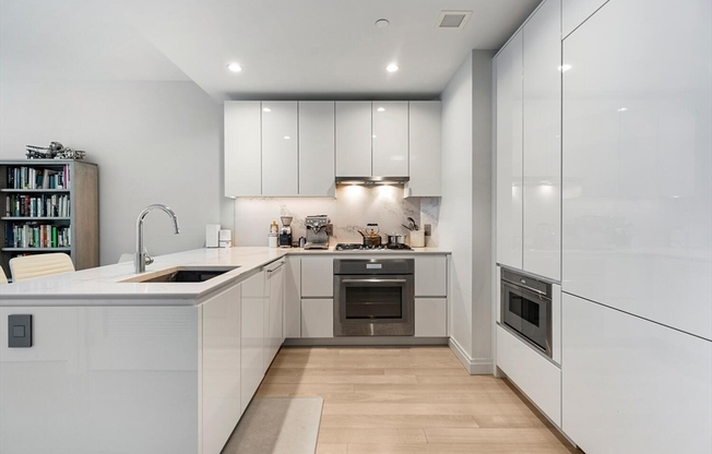 133 Seaport Blvd