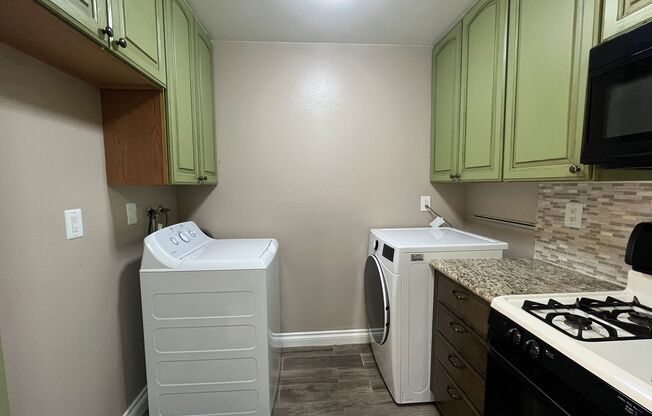 2 bedroom, 1.5 bath townhouse in the heart of Irvine!