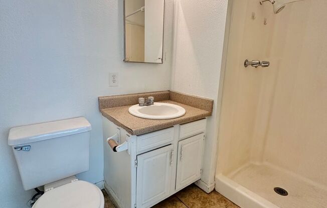 2 beds, 2 baths, 800 sqft, $1,050, Unit A