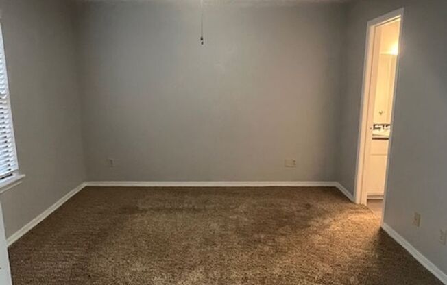 2 beds, 1.5 baths, 933 sqft, $935