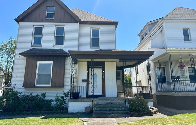 Norwood- Adorable Duplex with ample space and storage
