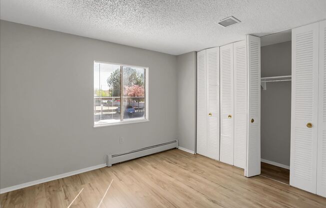 2 beds, 1 bath, 860 sqft, $1,199, Unit 10-06