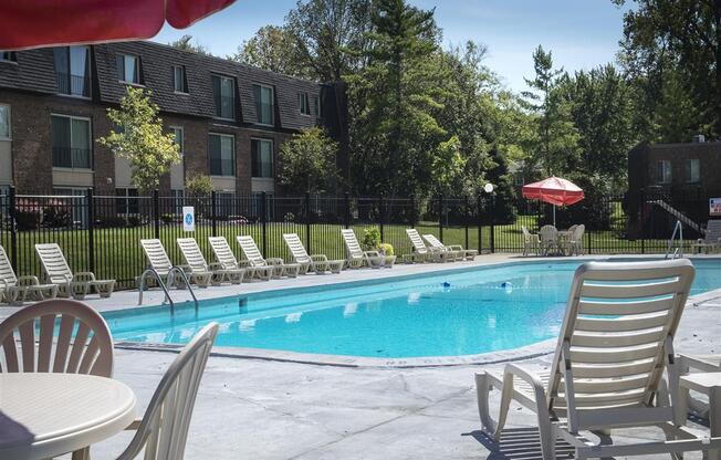 Shadow Hill Apartment Swimming Pool