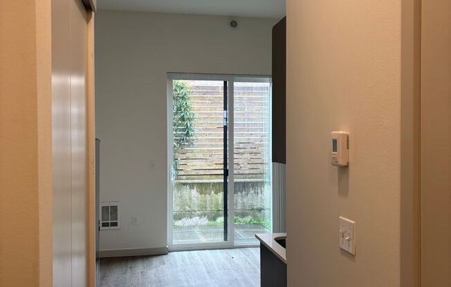 Studio, 1 bath, 249 sqft, $1,295, Unit 109