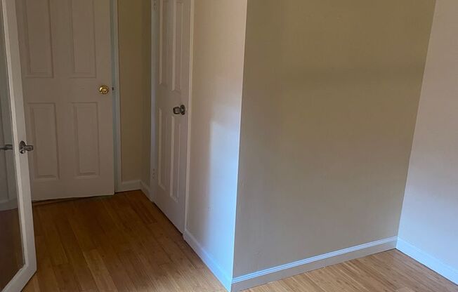 2 beds, 1 bath, $2,500