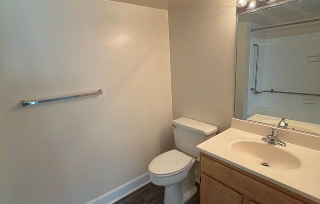 2 beds, 2 baths, 1,000 sqft, $1,990, Unit 14210 #A3