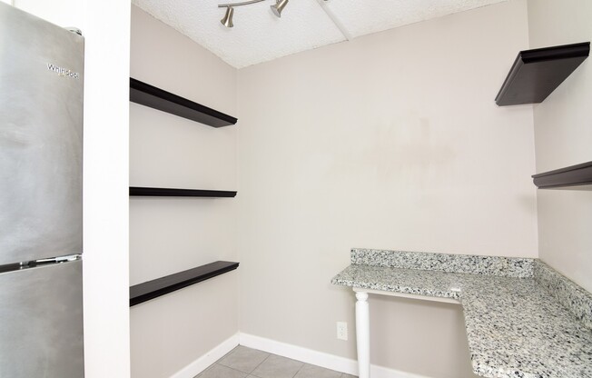 2 beds, 1 bath, 900 sqft, $1,800, Unit 5