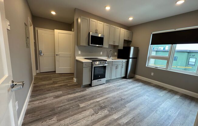 1 bed, 1 bath, $2,100, Unit 405