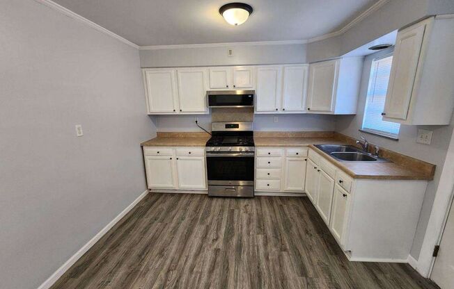 2 beds, 1 bath, $1,000, Unit Unit 4