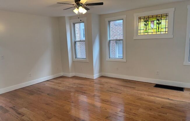 Great 1st Floor Duplex in Squirrel Hill! Available NOW!