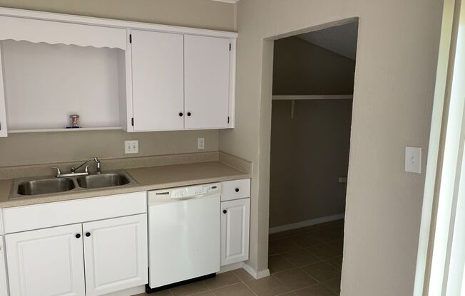 2 beds, 1 bath, 900 sqft, $895, Unit Unit D