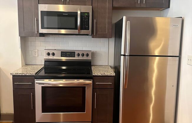 1 bed, 1 bath, 633 sqft, $995