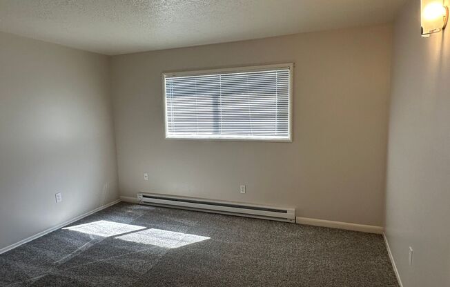 2 beds, 1 bath, 800 sqft, $1,295