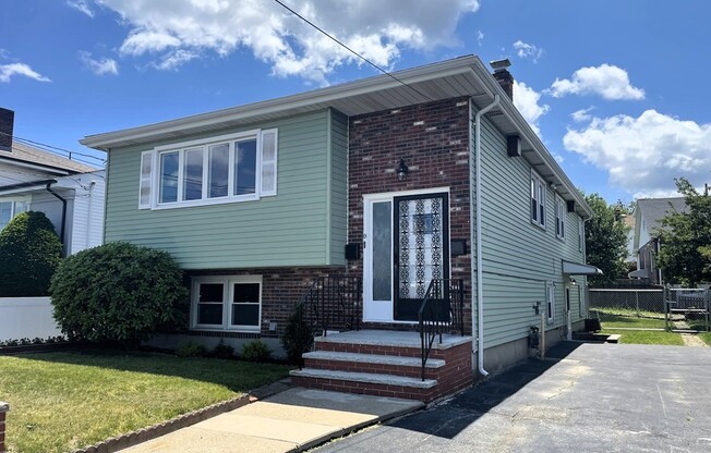 9 SULLIVAN ST