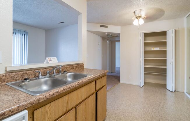 2 beds, 1 bath, 898 sqft, $1,450, Unit 219