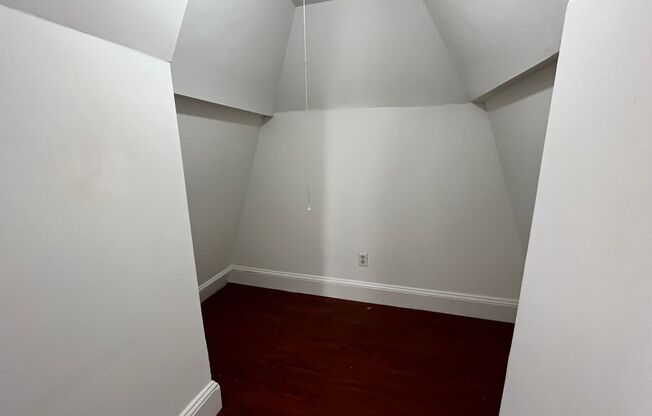 Studio, 1 bath, 400 sqft, $1,000, Unit 112 Apt. 4