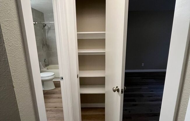 2 beds, 1 bath, 727 sqft, $1,695, Unit 24