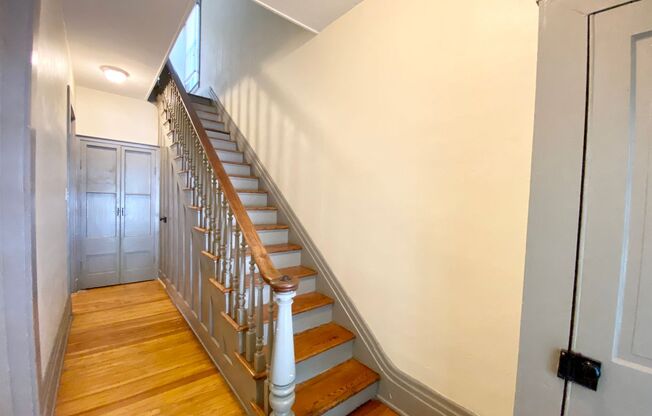 5 bedroom /2 bath Mins. from UC for $750/pp ($3750/mo)! Off-Street Parking included!