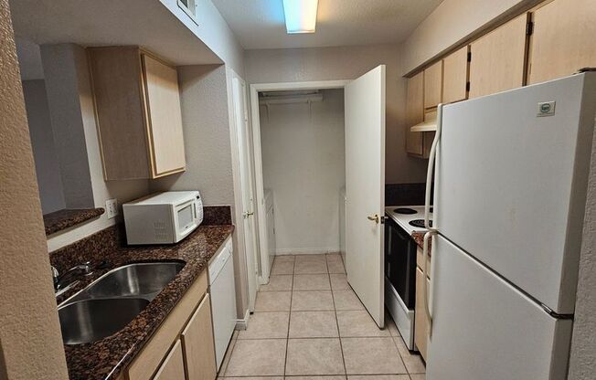 1 bed, 1 bath, $1,100, Unit # 1144