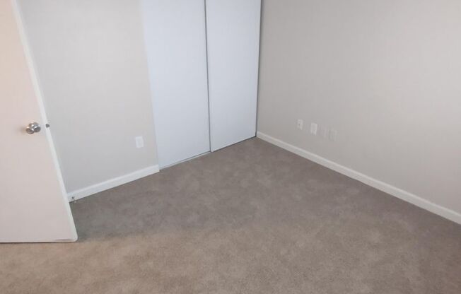 3 beds, 1 bath, 943 sqft, $1,675, Unit 086