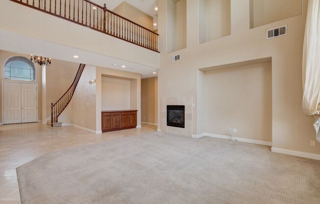 Spacious 5-Bedroom, 2 Story Pool Home in Gated Mountains Edge Community!