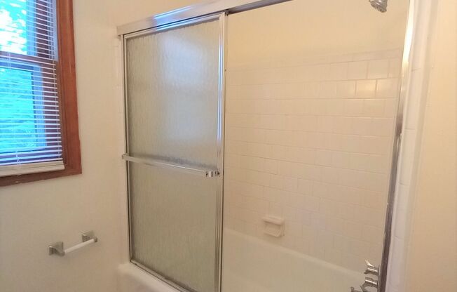 2 beds, 1.5 baths, 900 sqft, $1,440, Unit F-4