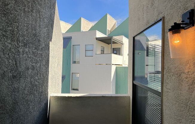 2 beds, 1 bath, 790 sqft, $915, Unit I216