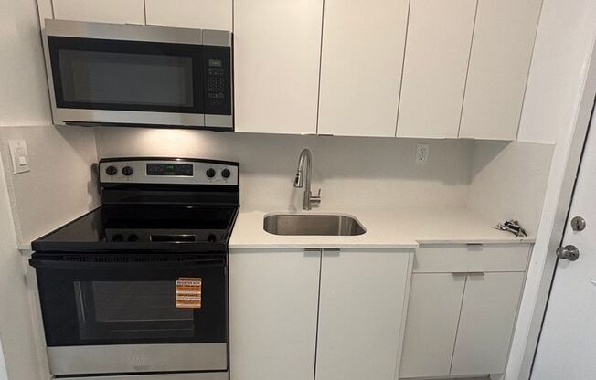 Studio, 1 bath, 372 sqft, $1,600, Unit #2