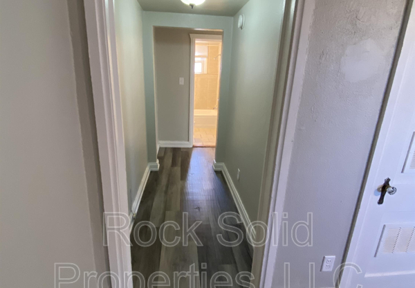 1319 E 20 ST