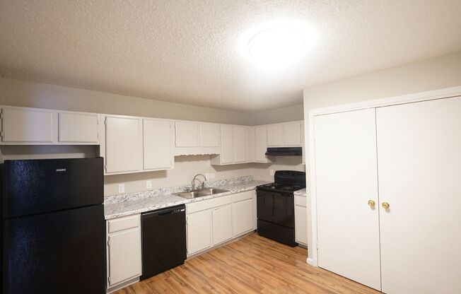 1 bed, 1 bath, $850, Unit Apt 32