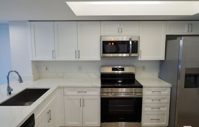 1 bed, 2 baths, 882 sqft, $4,295, Unit 619