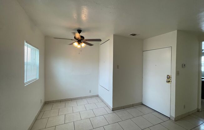 Spacious 2B/1B located in Glendale! AVAILABLE NOW