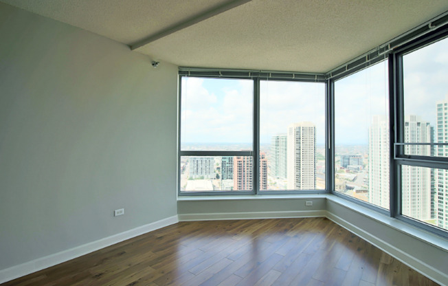 499 W FULTON ST