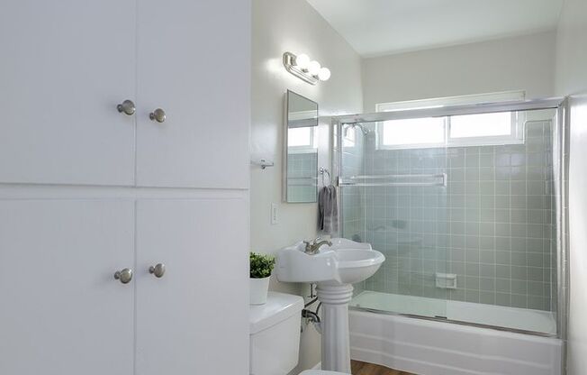 Studio, 1 bath, 444 sqft, $1,525, Unit 30