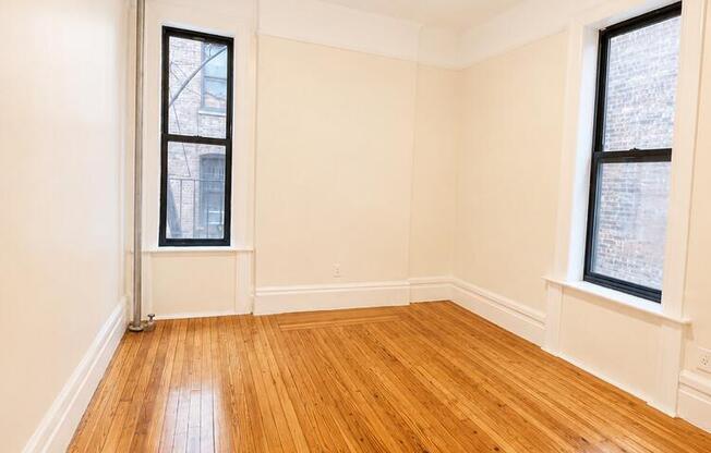 524 W 123 ST