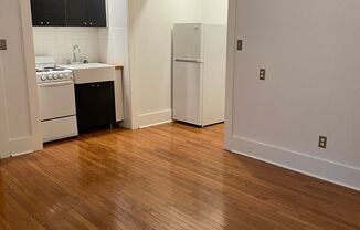 Studio, 1 bath, 450 sqft, $910, Unit 7