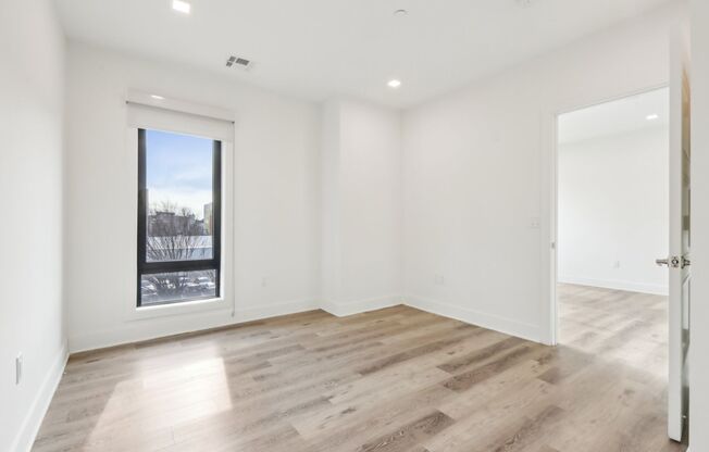 2 beds, 2 baths, 980 sqft, $2,850, Unit 302