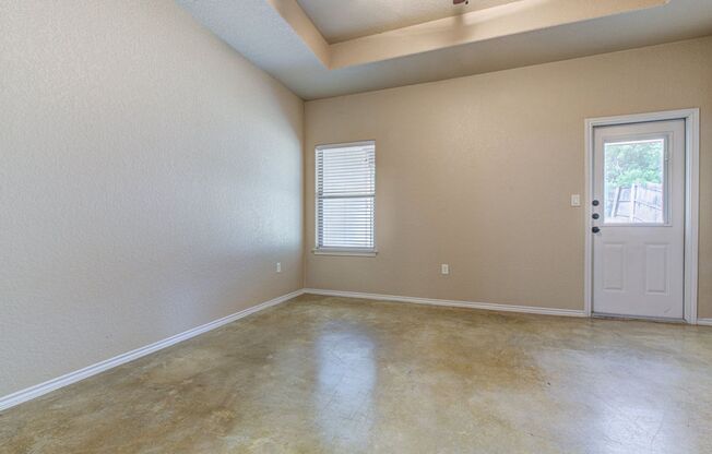 AVAILABLE NOW! Nice 3 Bedroom Duplex located in New Braunfels!