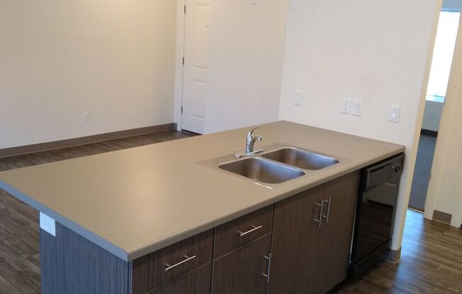 2 beds, 1 bath, 870 sqft, $1,225, Unit 16