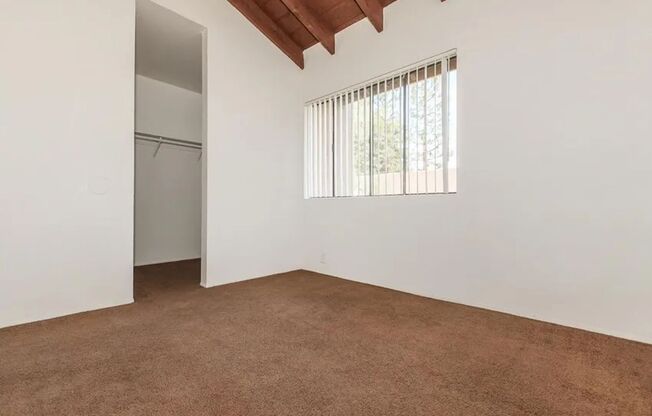 2 beds, 1 bath, 820 sqft, $1,200, Unit 2-70