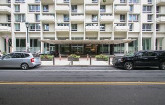 Luxury 1 Bedroom with Balcony, Pool & City Views – Hopkinson House