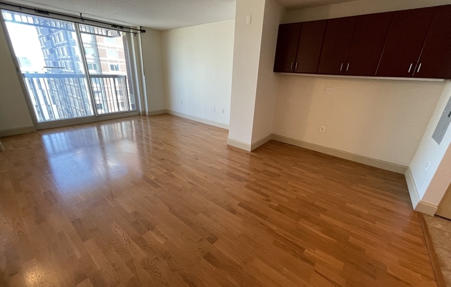 1 bed, 1 bath, 812 sqft, $3,400, Unit 1803